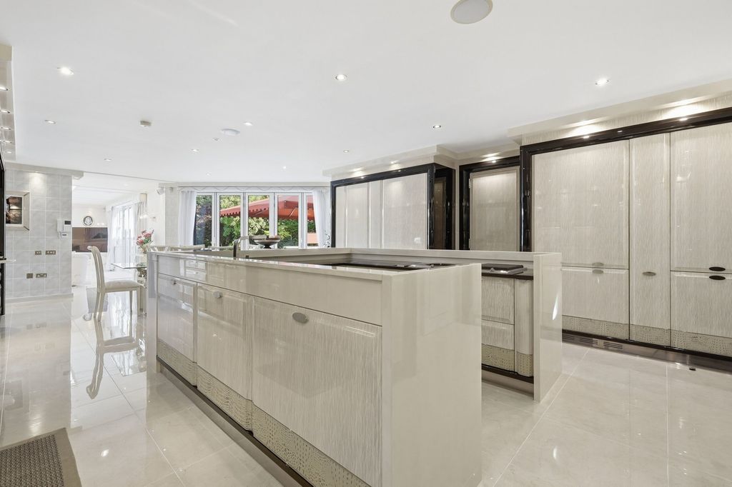 Additional image 13 of 5 bed detached house for saleWambrook Close, Hutton Mount, Brentwood CM13