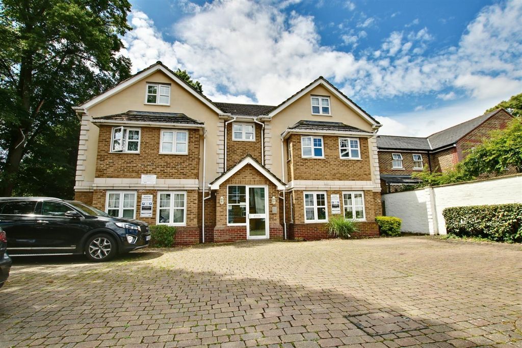 Property photo 1 of 8 4906361