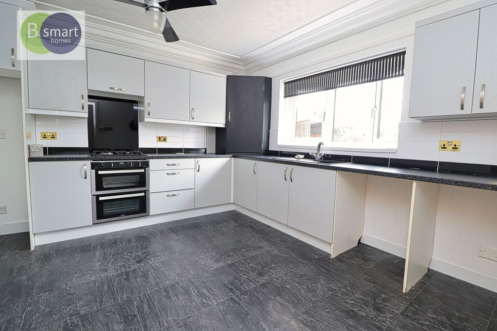 Property photo 2 of 14 Img_3458