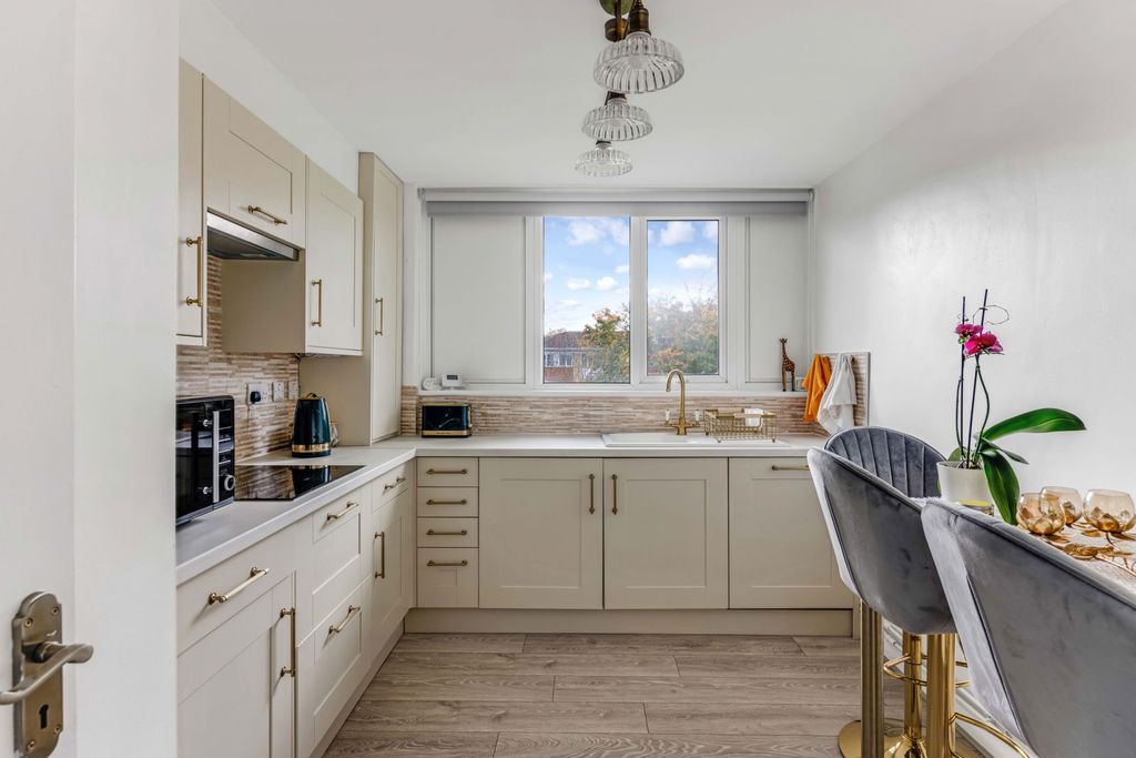 Property photo 2 of 22