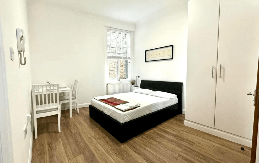 Property photo 1 of 4 Studio To Rent West Hendon Broadway, Most Bills Are Included.