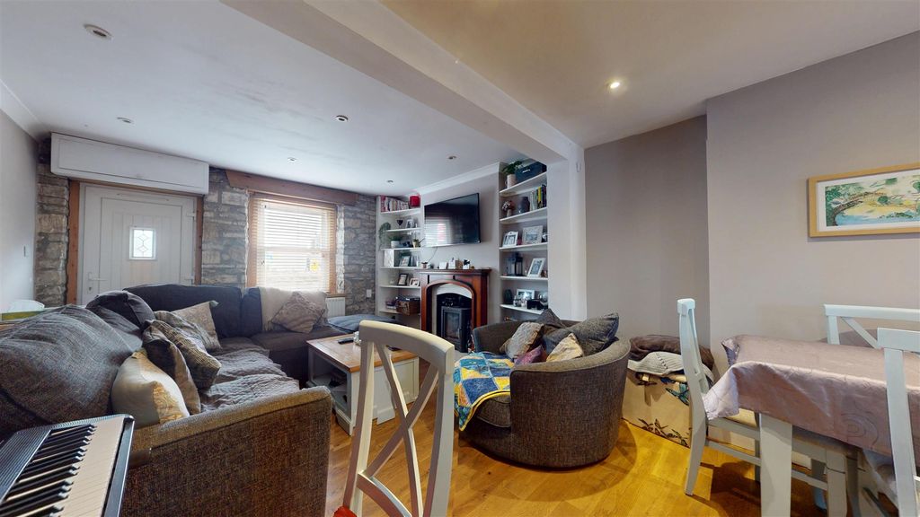 Property photo 3 of 14 Living Room