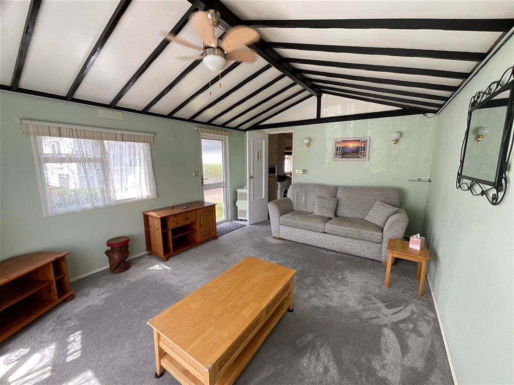 Property photo 1 of 9 Lounge