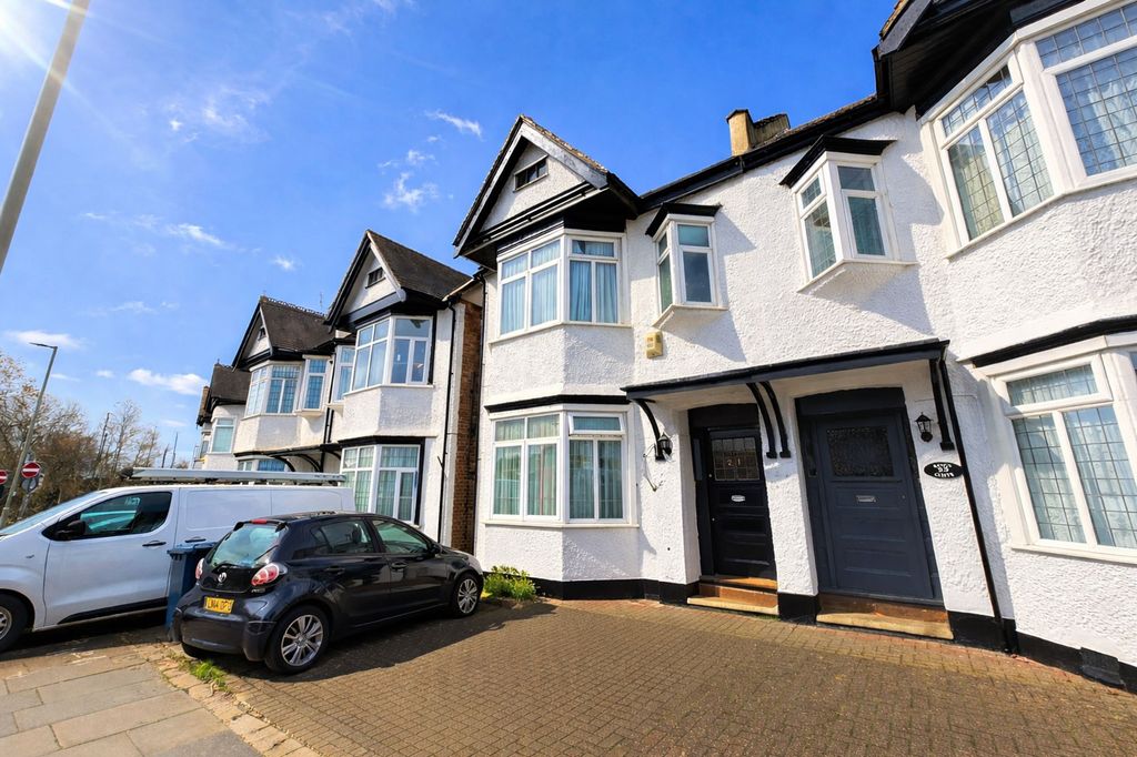 Property photo 1 of 18 External