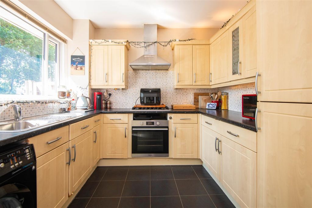 Property photo 3 of 29 Kitchen