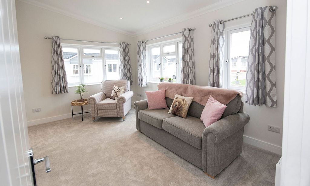 Property photo 3 of 7 Photo 8