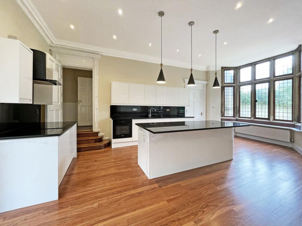 Property photo 2 of 28