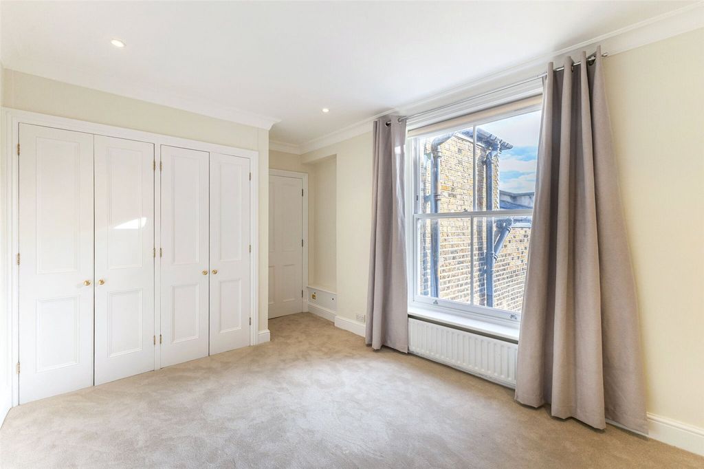 Property photo 3 of 7 Bedroom