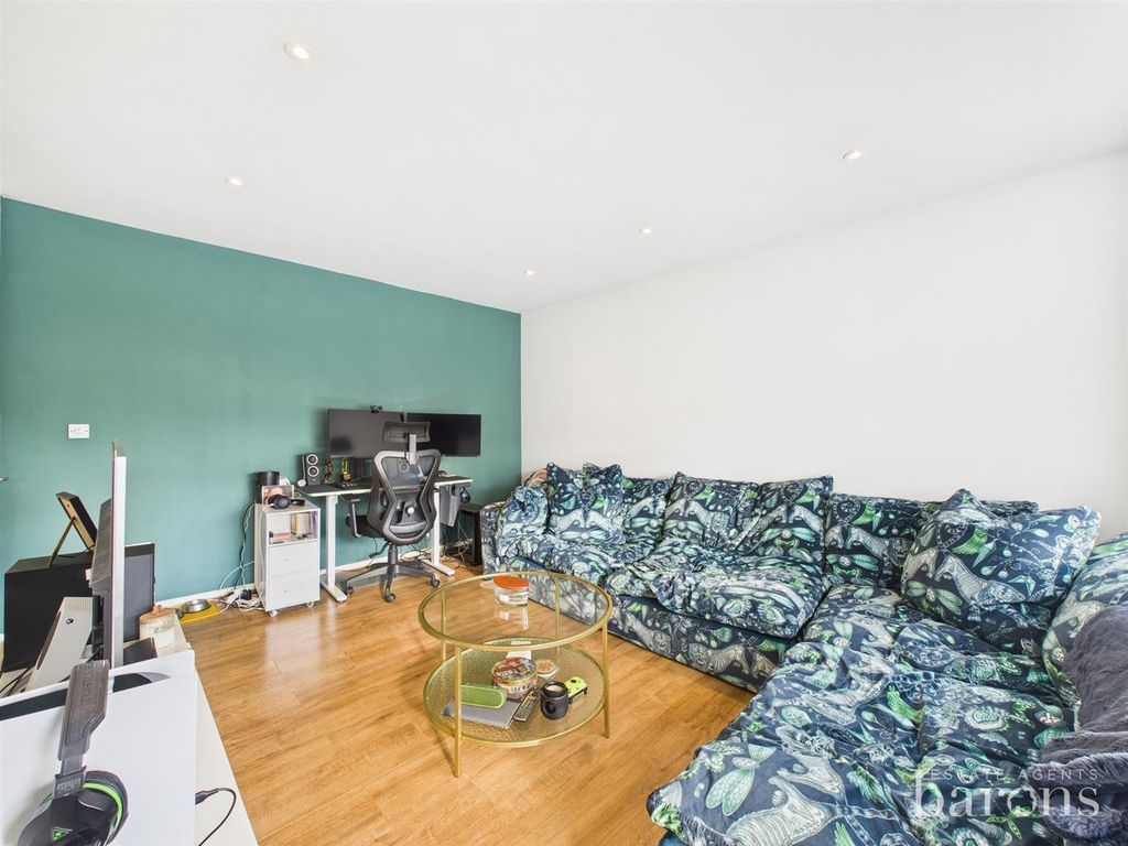 Property photo 3 of 14 Cam05500G0-Pr0123-Still011.Jpg