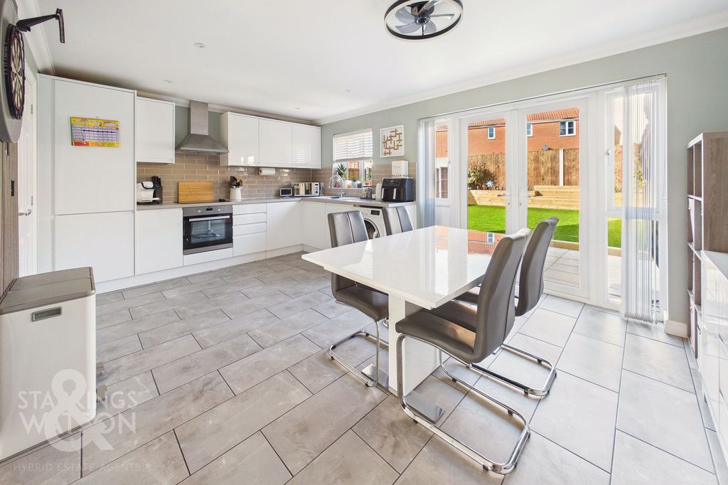 Property photo 3 of 23