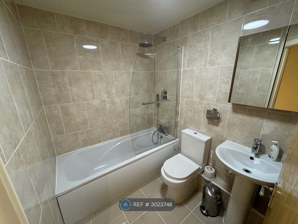 Property photo 3 of 12 Bathroom/Toilet