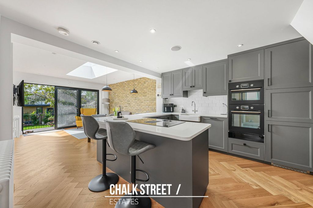 Property photo 2 of 38