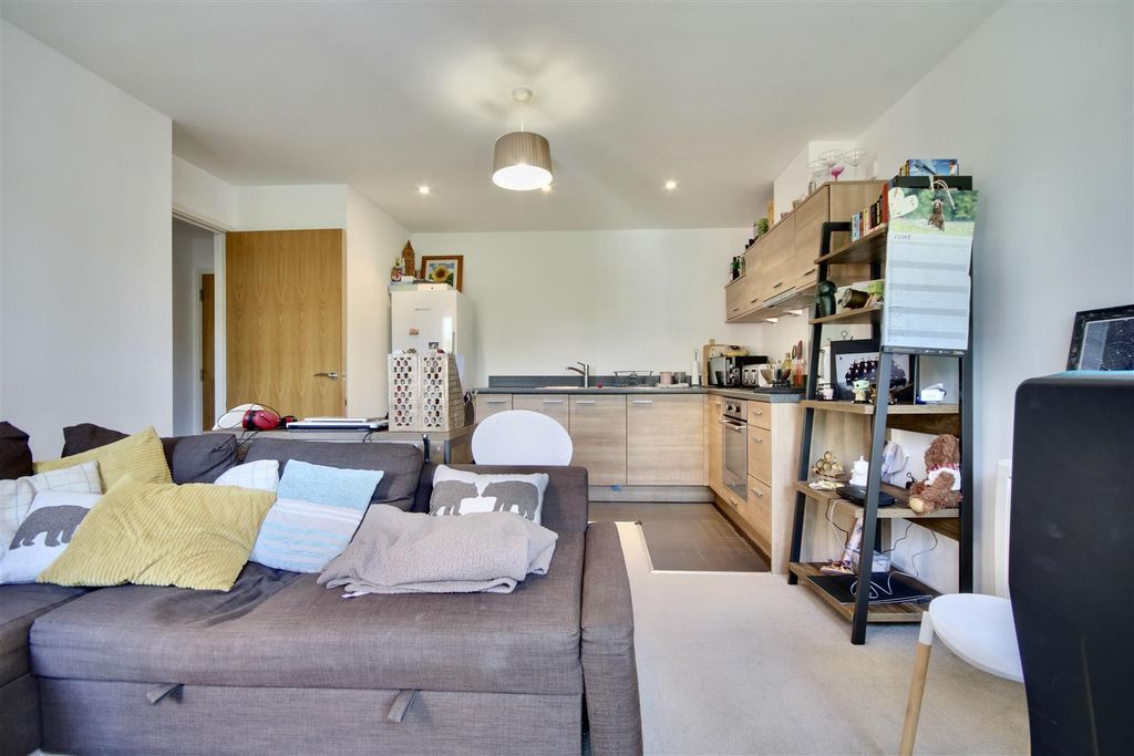 Property photo 3 of 7 F2D1DC1A-2B85-4Fe6-A425-82F576A550Eb_1_201_A.Jpeg