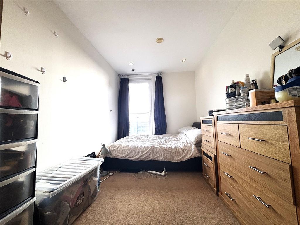 Property photo 3 of 7 Bedroom