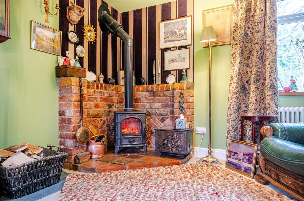 Property photo 2 of 25 1362461-19-68ee32d7A38d5.Jpg