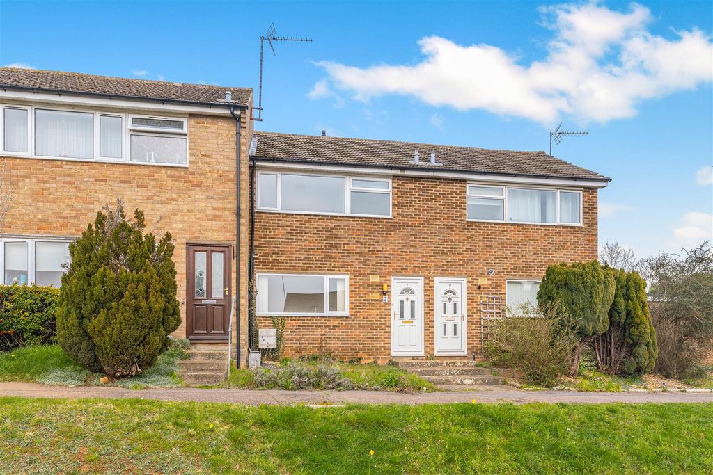 Property photo 1 of 10 7 Winters Way, Bloxham-1.Jpg