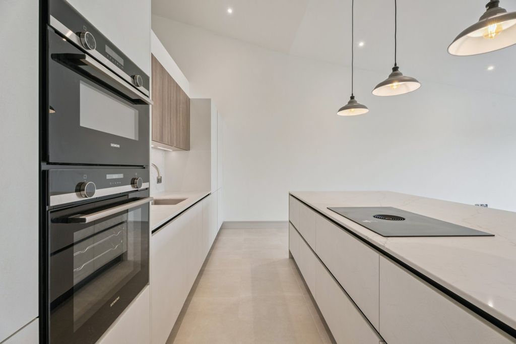 Property photo 3 of 8 Kitchen