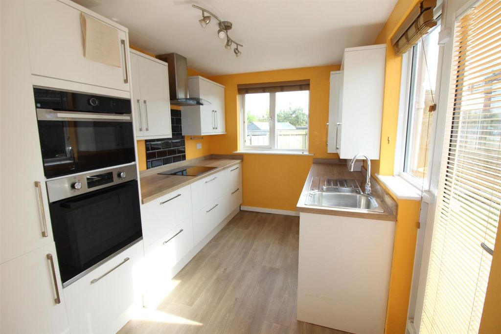 Property photo 3 of 12 Kitchen.Jpg