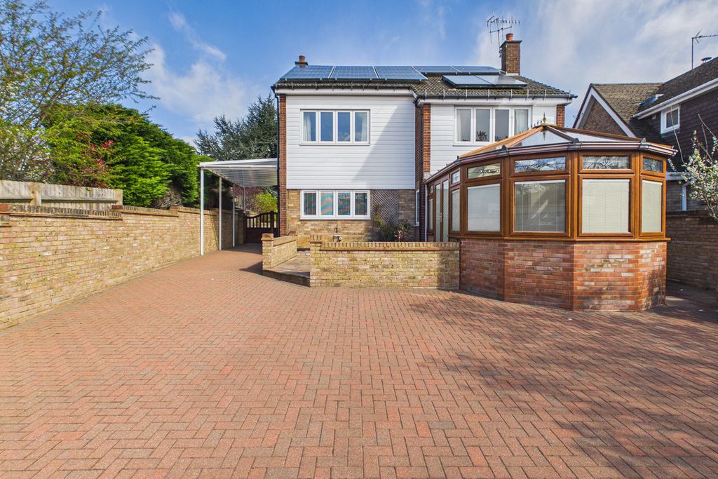 Property photo 3 of 27