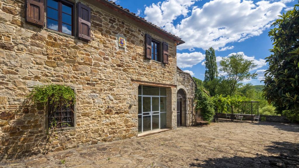 Property photo 2 of 40