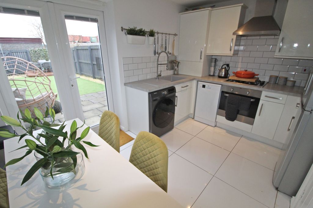 Property photo 2 of 20