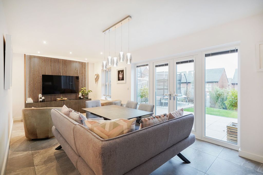 Property photo 2 of 30