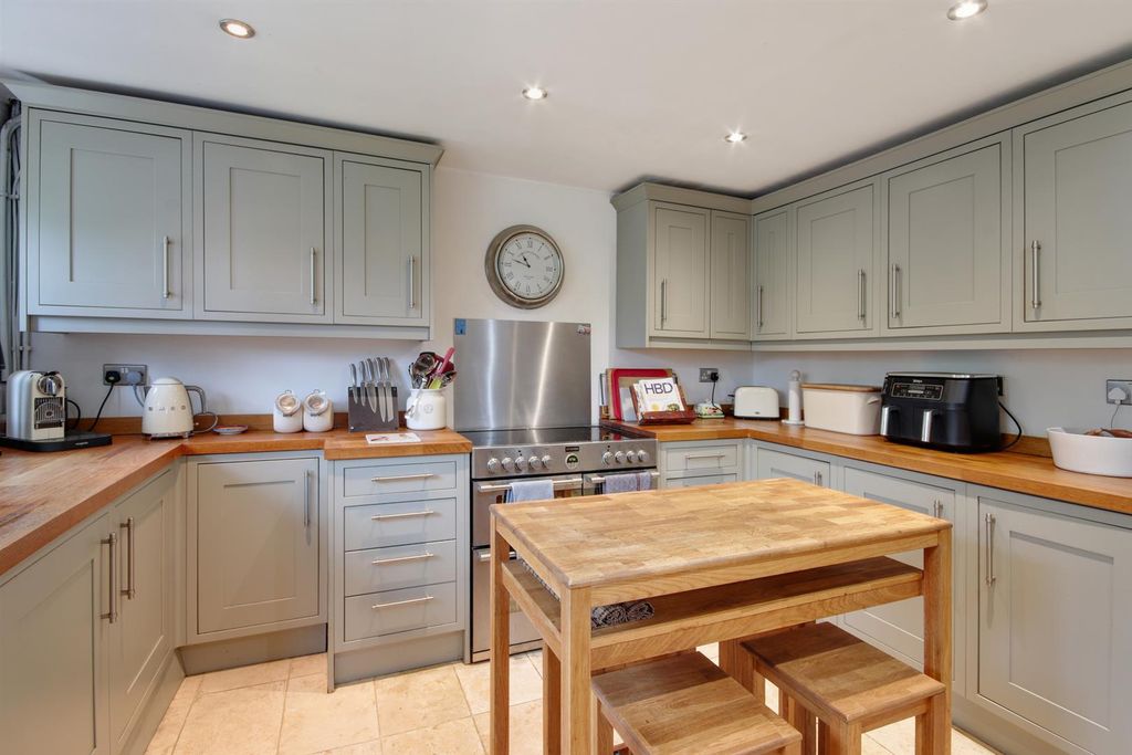 Property photo 2 of 16 63272_023.Jpg