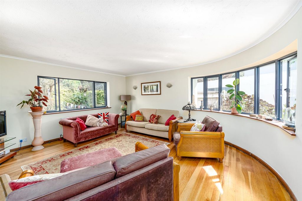Property photo 2 of 35