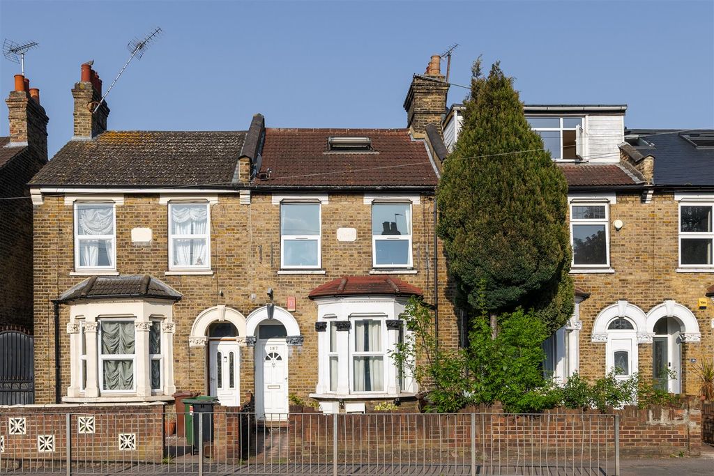 Property photo 1 of 19 Shernhall Street, E17