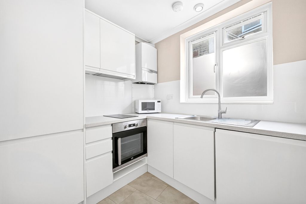 Property photo 2 of 10 Kitchen