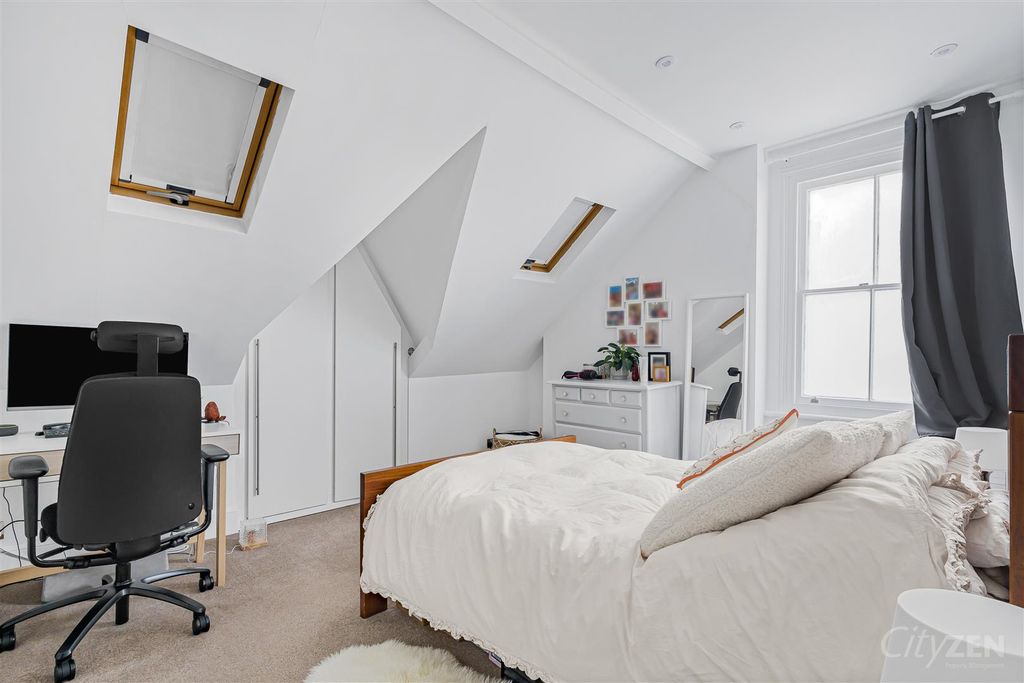 Property photo 3 of 9 Bedroom