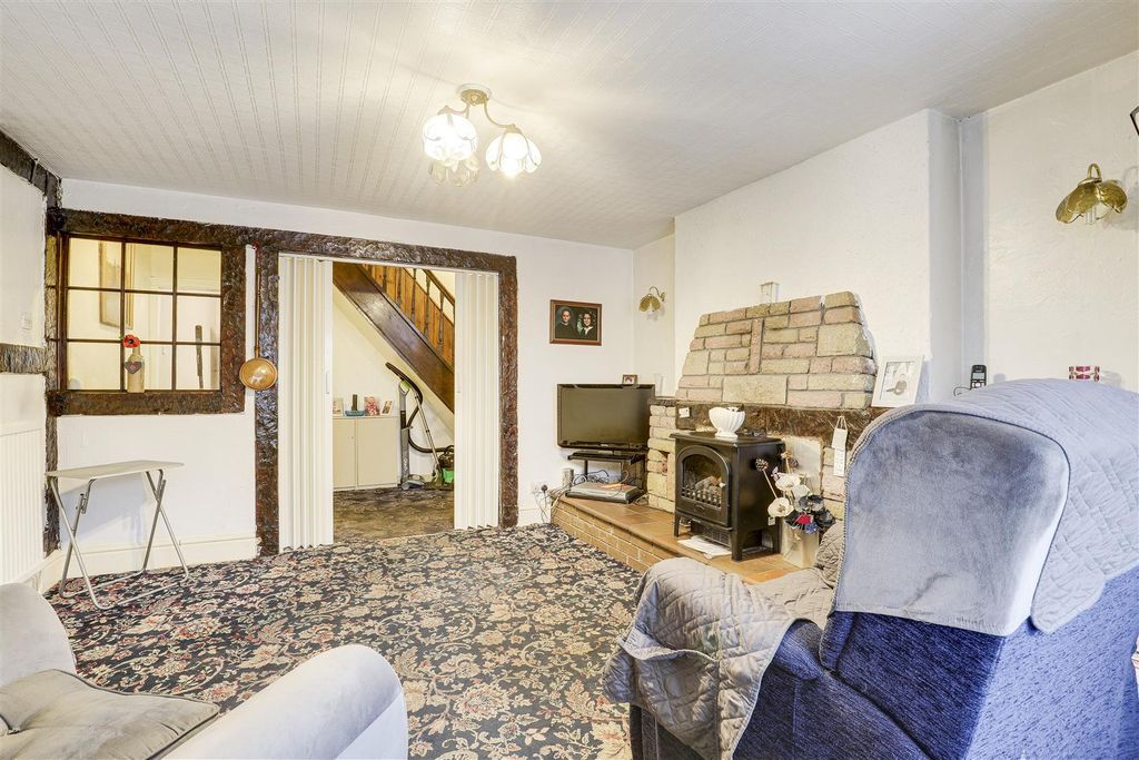 Property photo 3 of 19 11819.Jpg