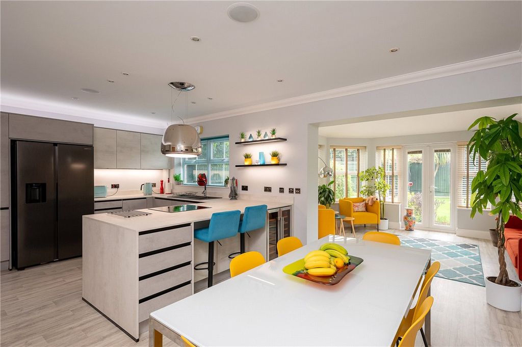 Property photo 2 of 29 Picture No. 15