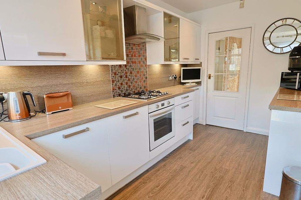 Property photo 3 of 12 Kitchen