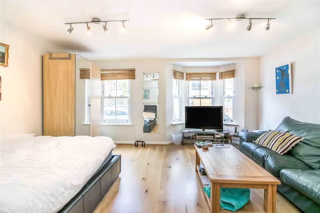 Property photo 1 of 11 Studio