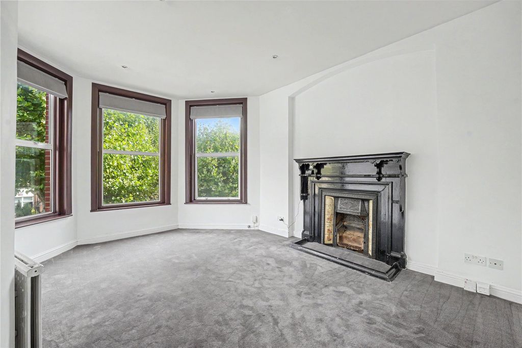 Property photo 2 of 16 Picture No. 11