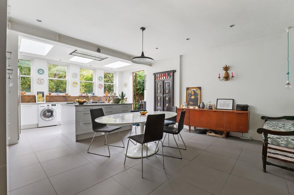 Property photo 2 of 20 01-01A6Jhpropworld - 13 Bishopthorpe Road - 7 (1).