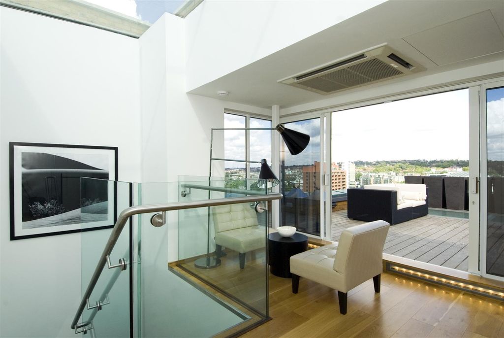 Property photo 3 of 16 Interior1.Jpg