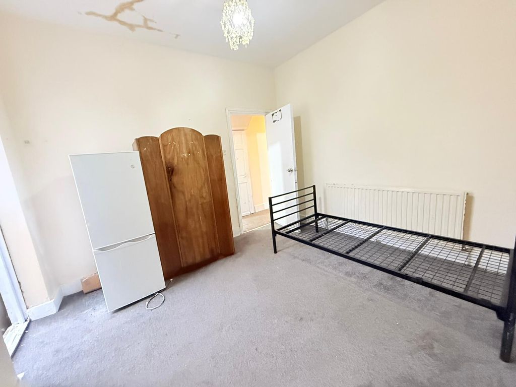 Property photo 3 of 6 Gallery