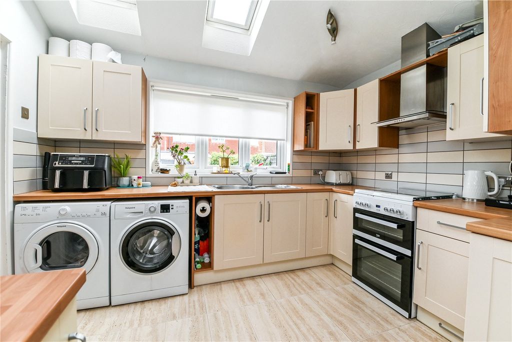 Property photo 3 of 20 Kitchen