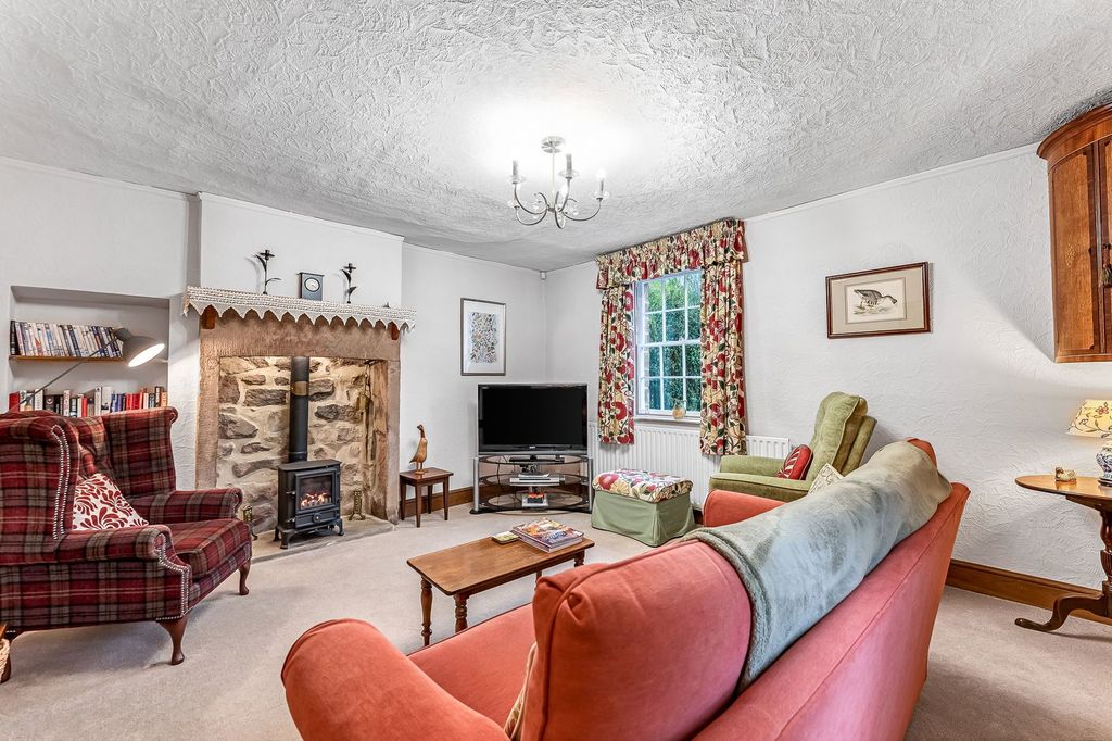 Property photo 3 of 33