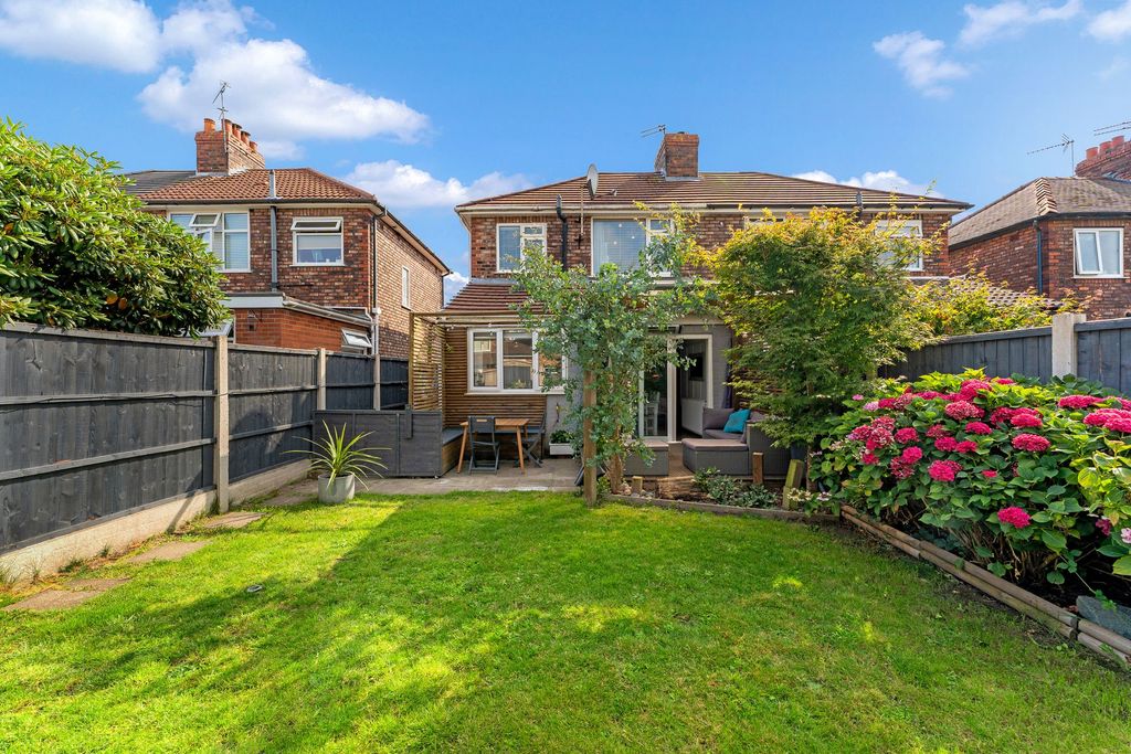 Property photo 2 of 32