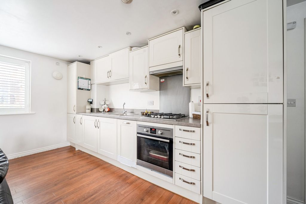 Property photo 2 of 17 1421880-11-69A9Ae...