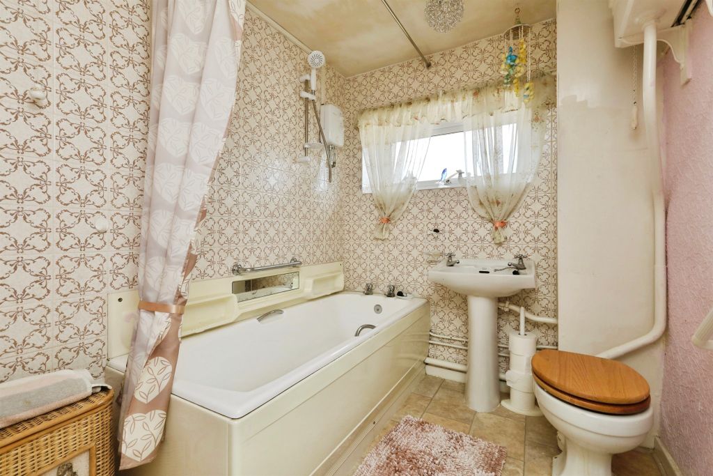 Property photo 3 of 12