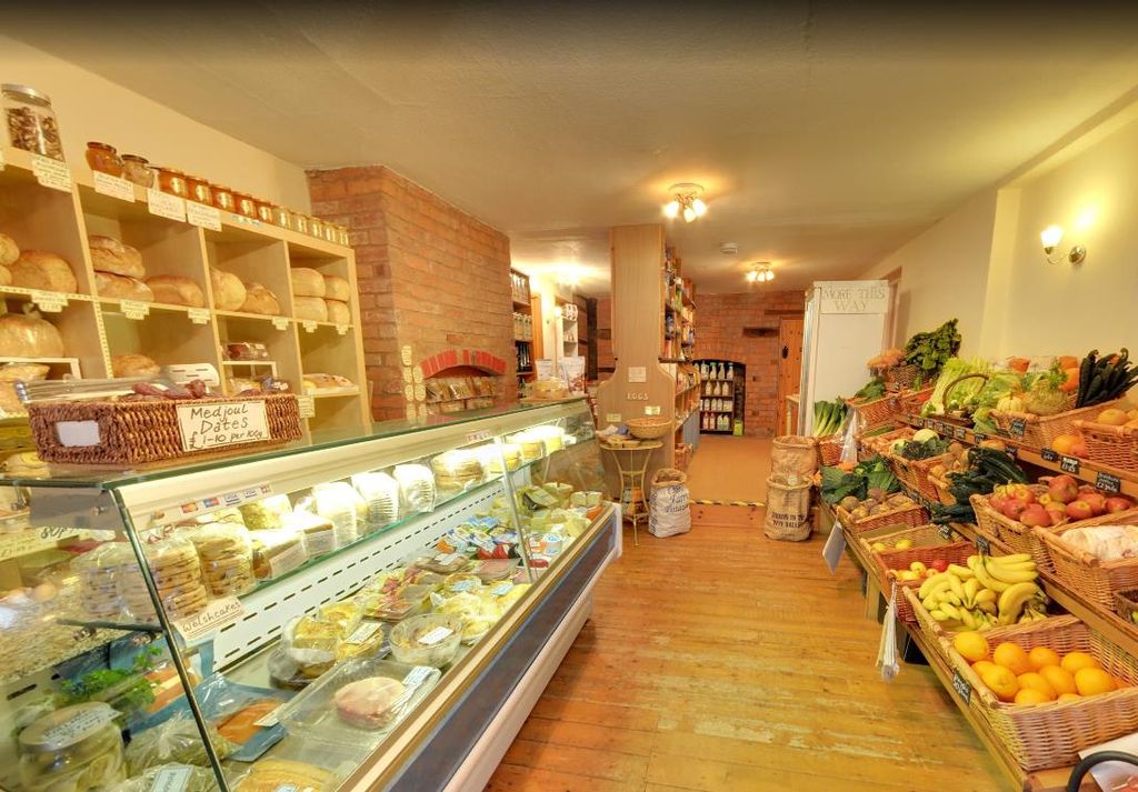 Property photo 3 of 15 Shop Area