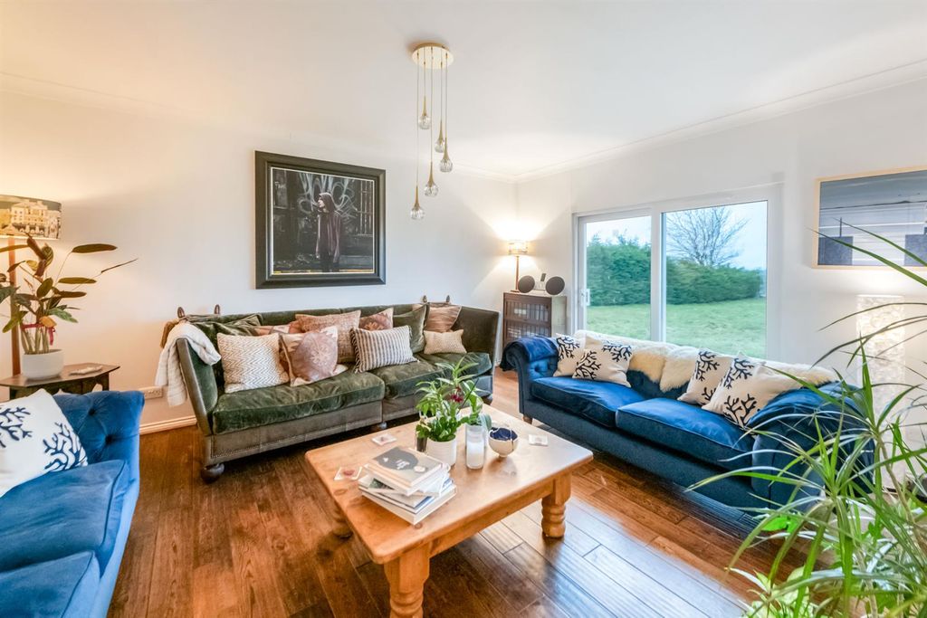 Property photo 2 of 27 Living Room