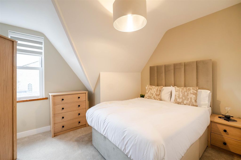 Property photo 3 of 36 Imeldaphoto_Cromptonhouse_Flat15-2.Jpg