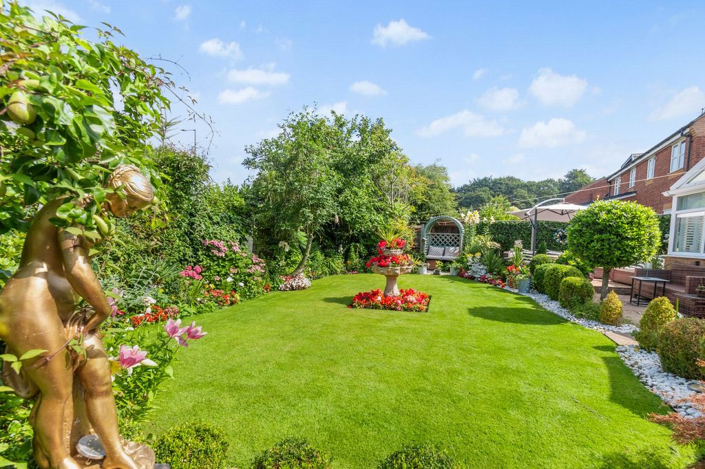 Property photo 2 of 37