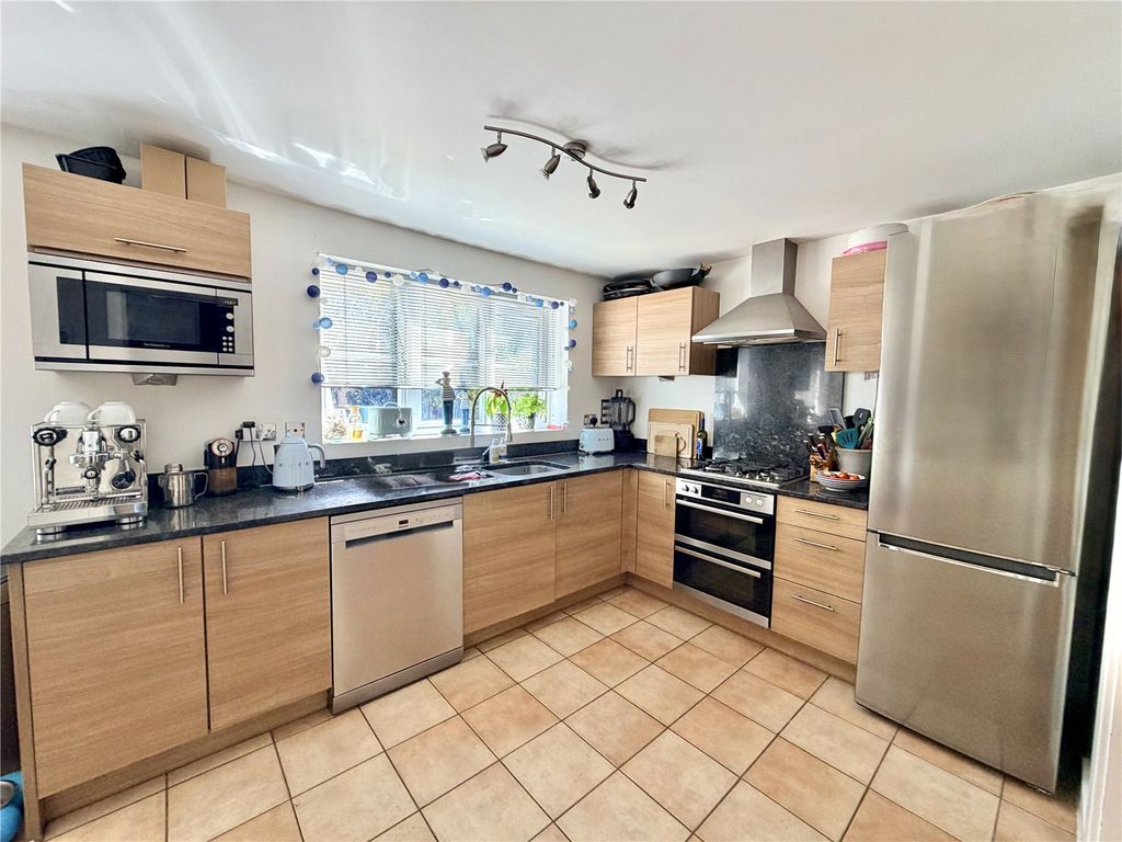 Property photo 3 of 17 Kitchen