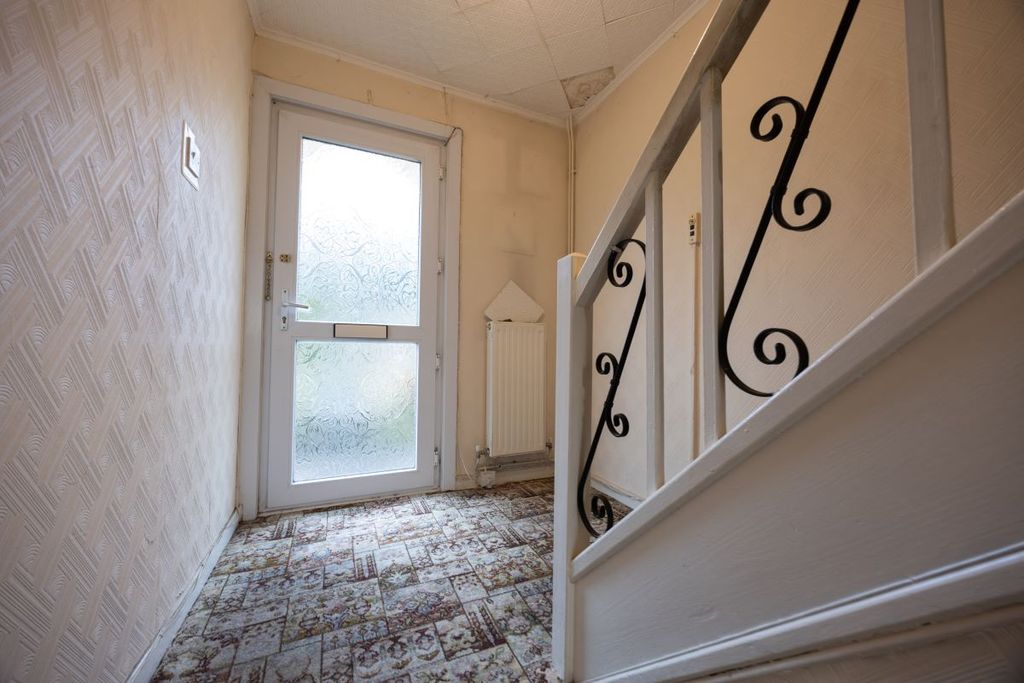 Property photo 2 of 28